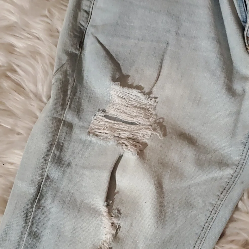 **Express Girlfriend Ripped Jeans Size 4 Amazing Condition**